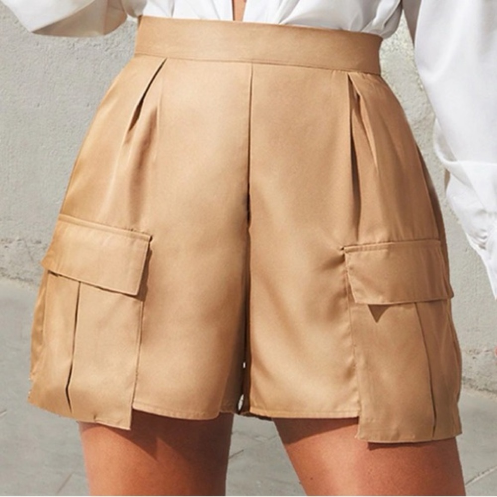 NWT PrettyLittleThing Cargo Shorts in Camel Size 4